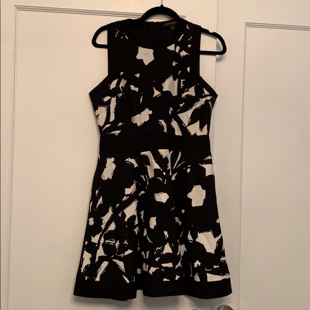 Beautiful black and white banana republic dress